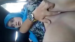 Girlfriend pussy fingered in a car